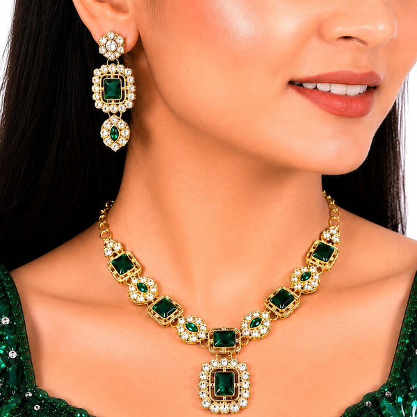 Raannii Emerald Bridal Necklace Set with Maang Tikka