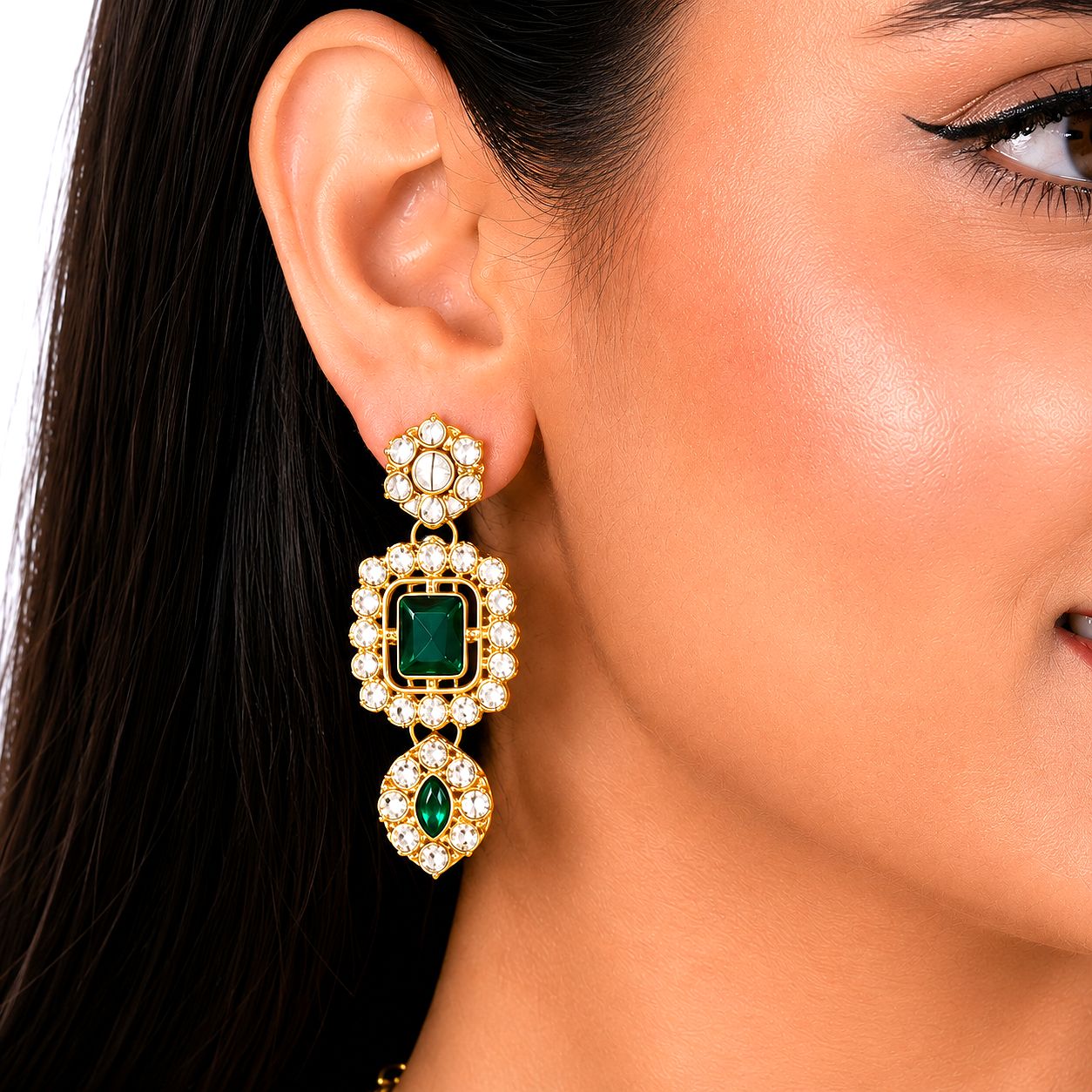 Raannii Emerald Bridal Necklace Set with Maang Tikka