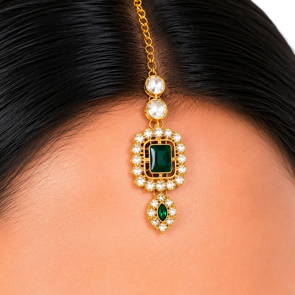 Raannii Emerald Bridal Necklace Set with Maang Tikka