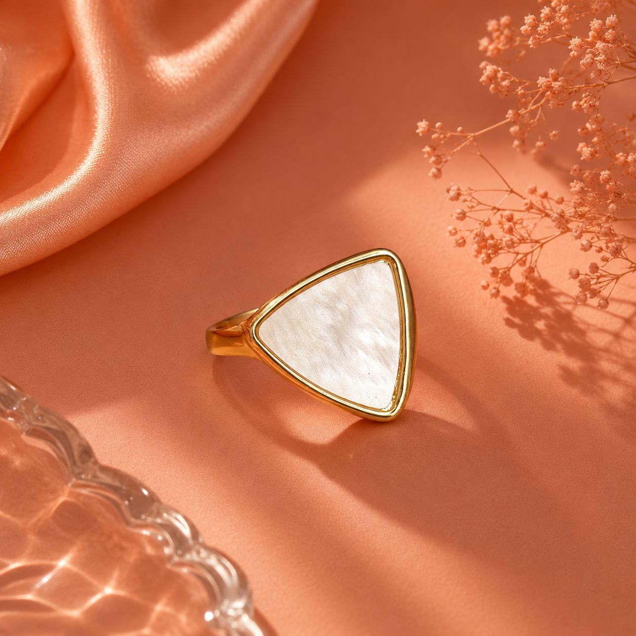 Raannii - Rings Gold Tone Triangle Mother of Pearl Adjustable Statement Ring for Women